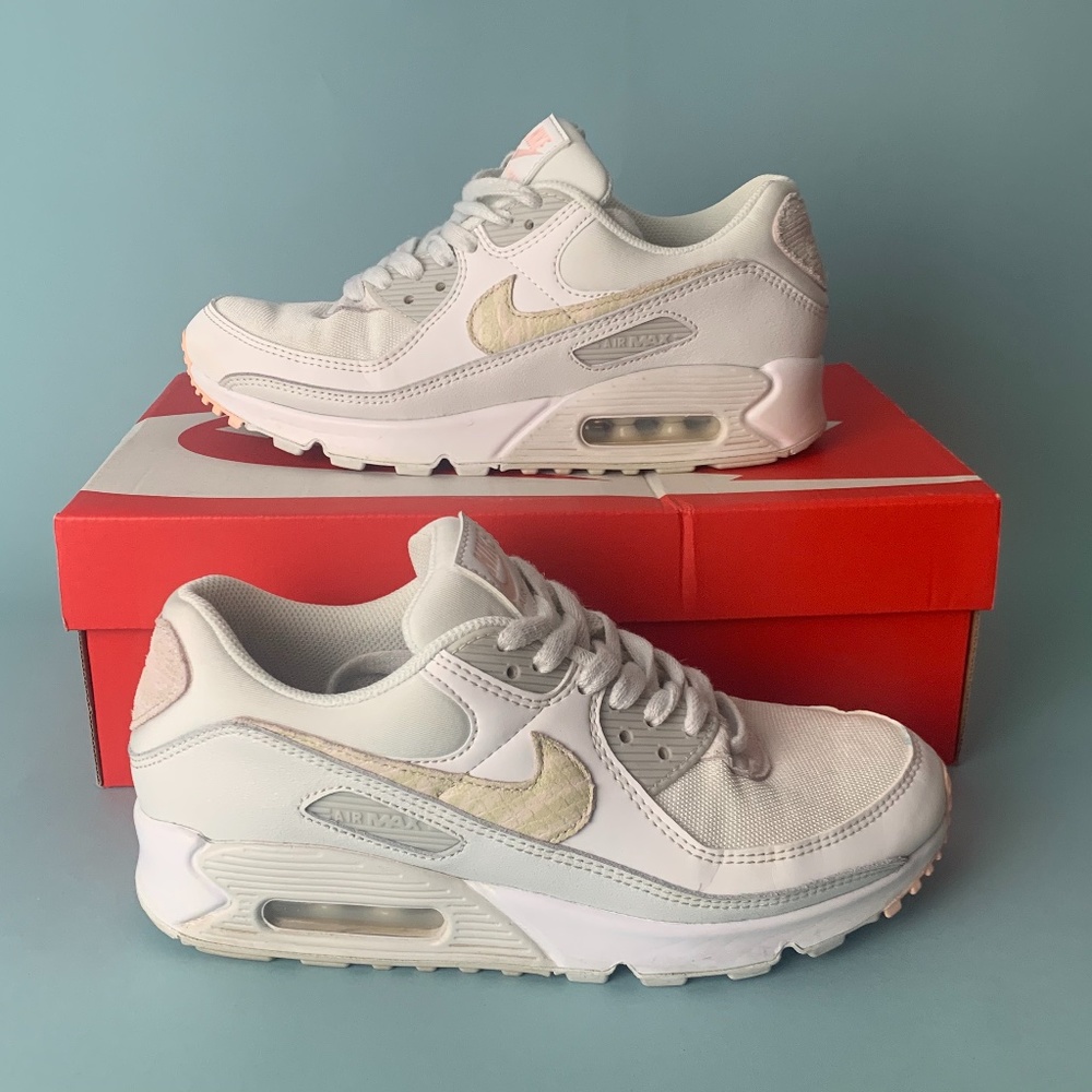 Nike Air Max 90 SE Women's Summit White Size 8